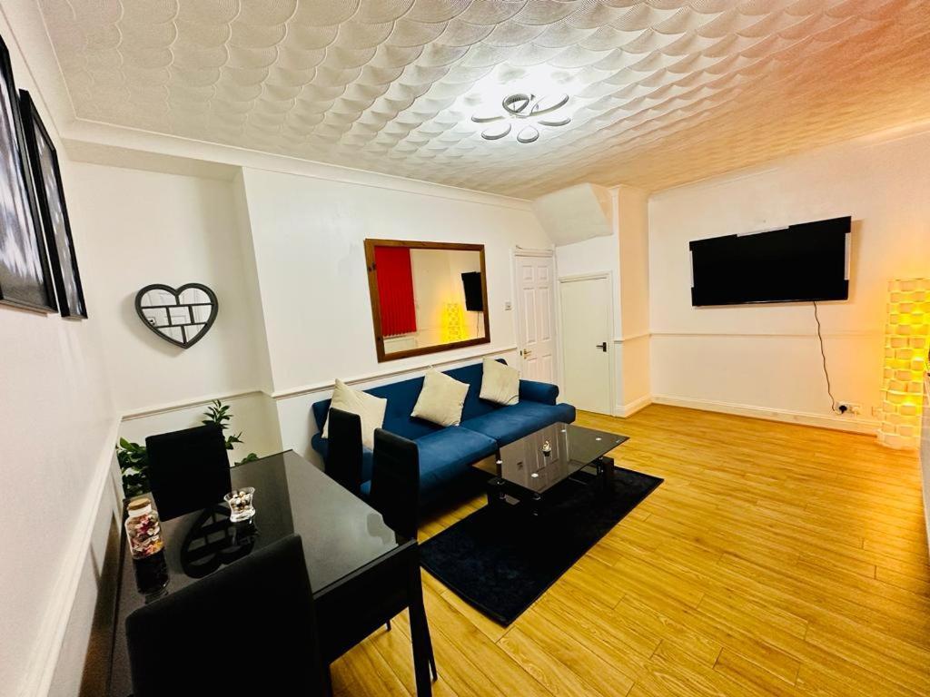 Cosy 3 Bed House - Cent. Free Parking Reading