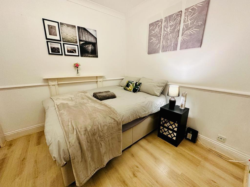 Cosy 3 Bed House - Cent. Free Parking Holiday home *