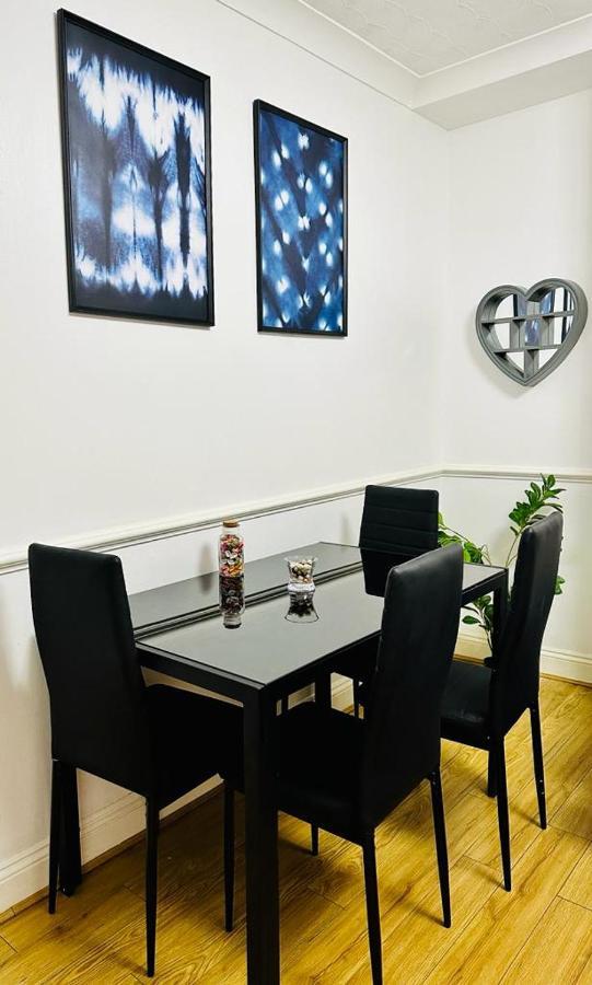 Cosy 3 Bed House - Cent. Free Parking * Reading