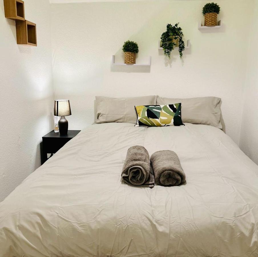 Cosy 3 Bed House - Cent. Free Parking * Reading