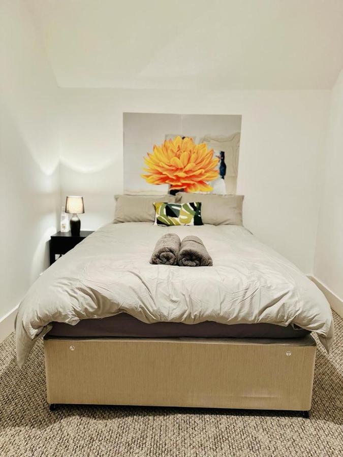 Cosy 3 Bed House - Cent. Free Parking